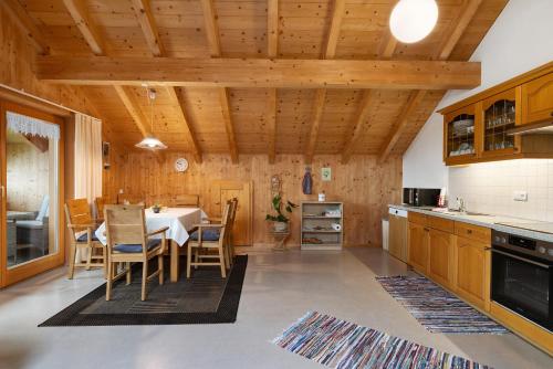 Viesnīcas āriene, Haus Vögel (Haus Vogel) in Sibratsgfall