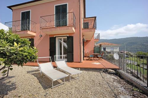 Maison Laura in Diano Arentino