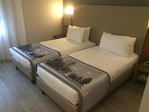 2 twin beds