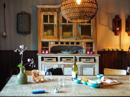 Oprema, Charming Garden Holiday Home for 6 in Weris