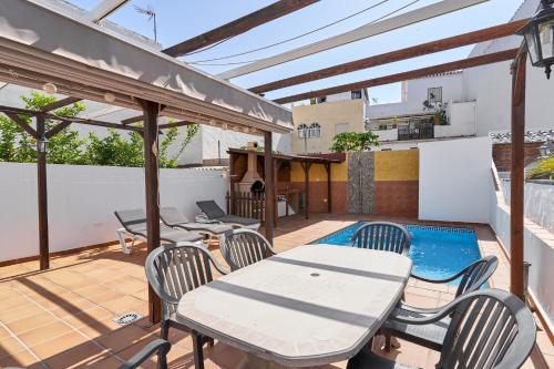 Vivienda con piscina - image 2