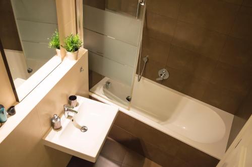 Modern Apartment Všehrdova - image 5