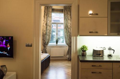 Modern Apartment Všehrdova - image 6