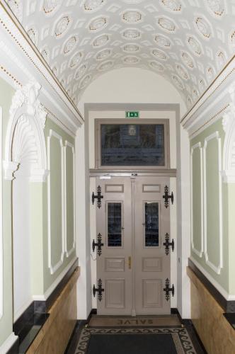 Modern Apartment Všehrdova - image 8