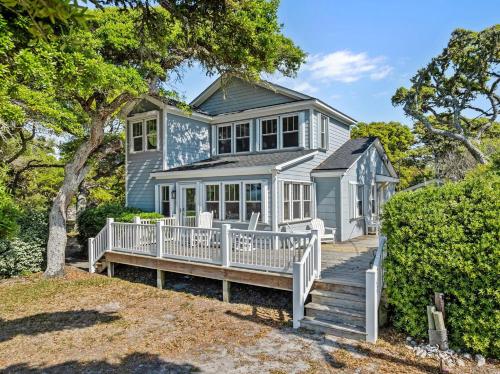 Whispering Oaks in Harkers Island (NC)