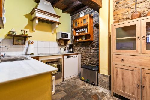 Kitchen, Casa Rural Casa Mario in Cangas Del Narcea