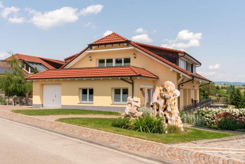 Ferienwohnungen Klettgaublick in Klettgau, Deutschland