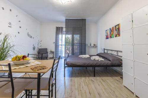 1 king bed, 1 sofa bed