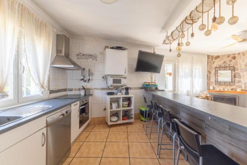 Kitchen, La Casa De Trasto in Villacastin