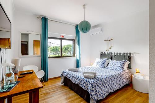 Sublime Sun & Van by Meco Stays in Alfarim