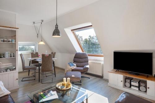 2 bedrooms, 3 beds