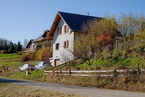 La Maison du Lac-terrasse gîte à louer Rongère