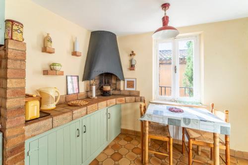 virtuve, Maison avec vue sur les Alpilles in Les Angles (Languedoc-Roussillon)