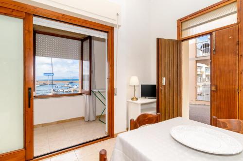  Casa Spiaggia Molo 1 in Isola Rossa