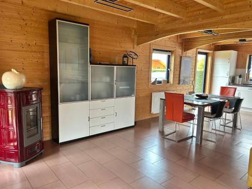 virtuve, Ferienhaus Auszeit am See in Walchum