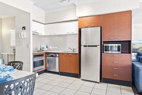 Chevron Renaissance Private Apartments - Q Stay - image 5