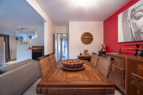 Appartement Atypique avec terrasse - image 2