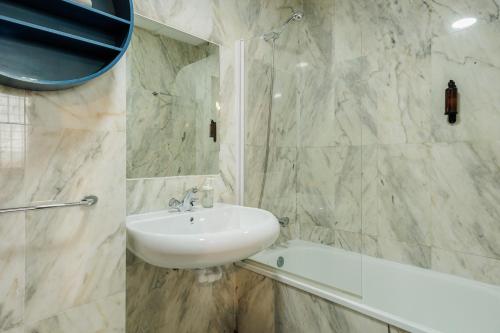 Sierpes Central Penthouse - image 5