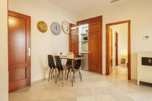 Sierpes Central Penthouse - image 3