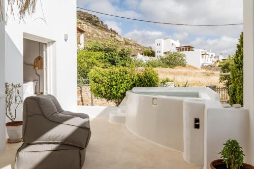Aeolos Thalia Suite in Agkidia