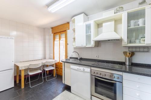 virtuve, Casa Rural Cantueso 1 in Valleruela Depedraza