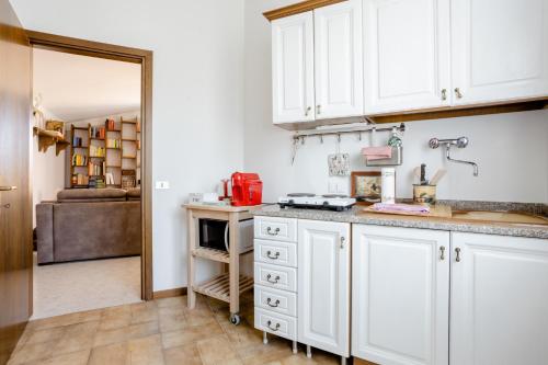 virtuve, Suite Al Pian Apartment in Mezzane Di Sotto