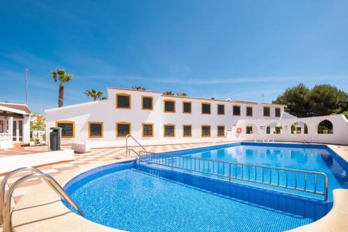 Moderno apartamento en Calan Bosch- C10