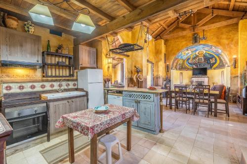 virtuve, Casa Rural Ermita de las eras in Algarinejo