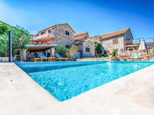 Villa Natura with private pool by Interhome – khách sạn tại Pitve