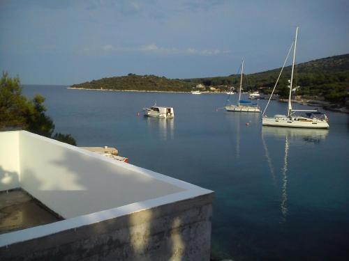 Holiday Home Steinhaus am Meer mit überdachter Terrasse als p by Interhome (Holiday Home Steinhaus am Meer mit uberdachter Terrasse als p by Interhome) in Žut
