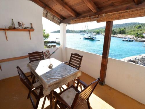 Holiday Home Steinhaus am Meer mit überdachter Terrasse als p by Interhome (Holiday Home Steinhaus am Meer mit uberdachter Terrasse als p by Interhome) in Žut
