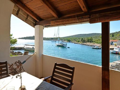 Holiday Home Steinhaus am Meer mit überdachter Terrasse als p by Interhome (Holiday Home Steinhaus am Meer mit uberdachter Terrasse als p by Interhome) in Žut
