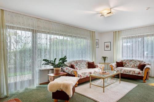 2 bedrooms, 3 beds