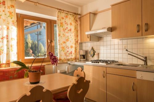 Ferienwohnung Sella Seis - Tap to explore photos