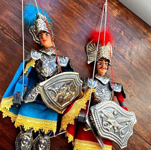 Orlando e Angelica by Tabula House, Katánie