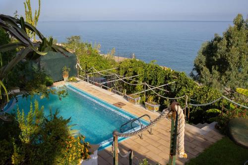  Villa Con Piscina Vista Mare in Santo Stefano