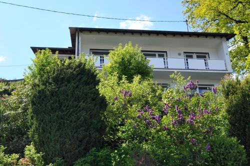 3 bedrooms, 4 beds