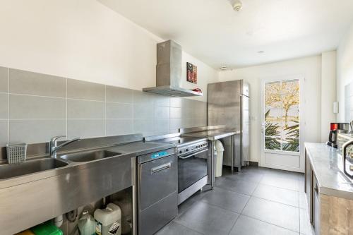 virtuve, Gîte De L'orchidée (Gite De L'orchidee) in Saint-Épain