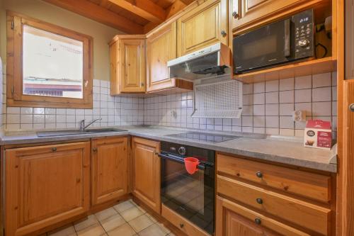 Cucina, Lesetoilesdelaplagne Chalet 21 in La Plagne