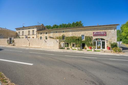 Viesnīcas āriene, Le Vésuve avec jaccuzi (Le Vesuve avec jaccuzi) in Saint-Genis-de-Saintonge