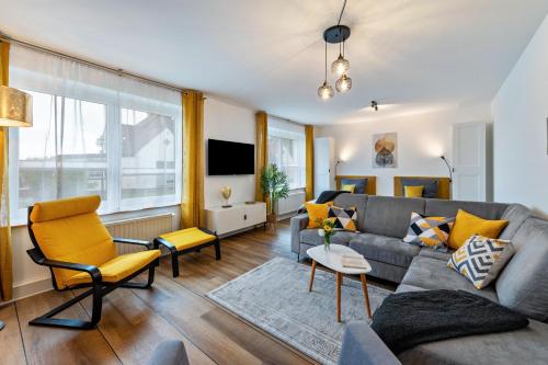 2 twin beds, 1 sofa bed