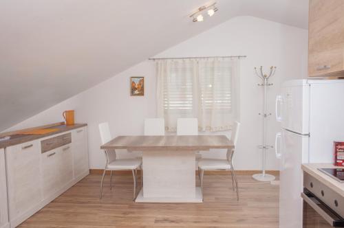 Apartments Viktoria - image 8