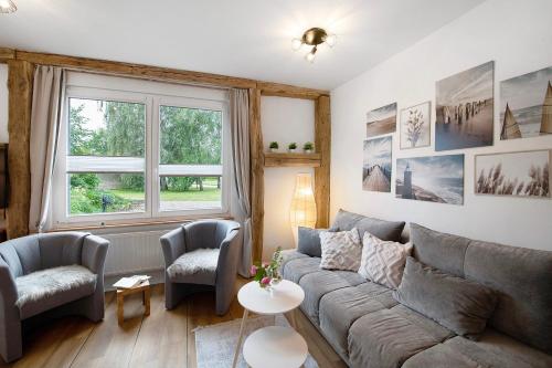 1 queen bed, 1 sofa bed