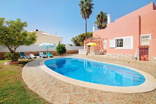 5 bedrooms, 9 beds