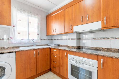 Kitchen, B22 Vistas al mar desde la terraza in Les Bovetes Beach