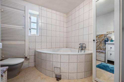 浴室, Heidehygge - Ferienhaus mit Wald in 艾姆克