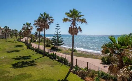 Fantastic beachfront apartment photo 2