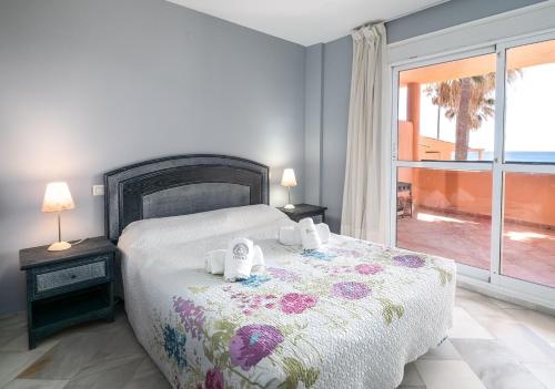 Fantastic beachfront apartment - image 3