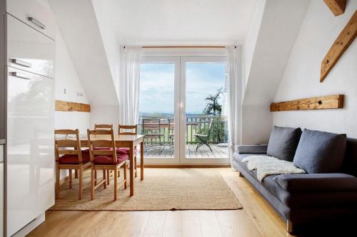 2 bedrooms, 4 beds