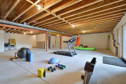 Fitnesa centrs, Luxury Cottage Overlooking Bras d'Or Lake in Iona (NS)